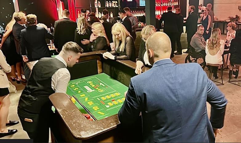 Kauliņu galda noma un spēlētāji Lielupē