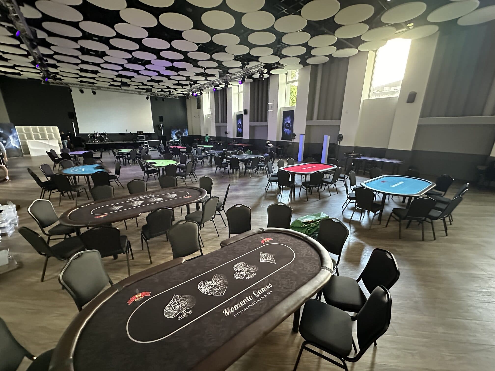  Seši pokera galdi un citi galdi Lielupē