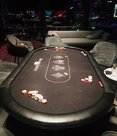 Pokera vakars Zundas torņos