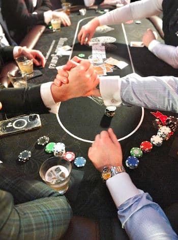 Pokera spēle Whitehouse restorānā